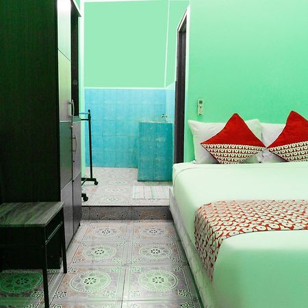 Oyo 3095 Semarapura Homestay Makassar Esterno foto