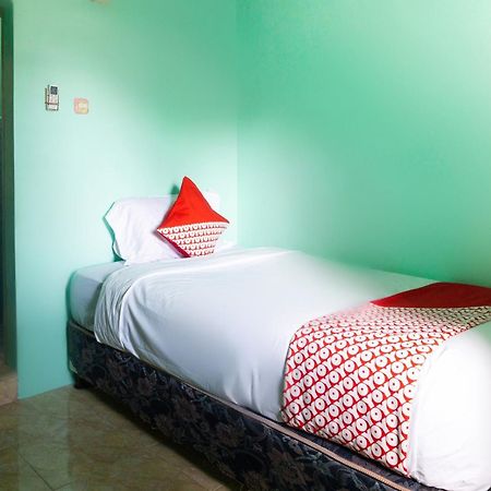 Oyo 3095 Semarapura Homestay Makassar Esterno foto