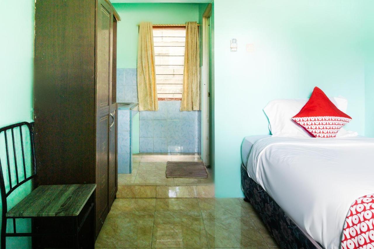 Oyo 3095 Semarapura Homestay Makassar Esterno foto