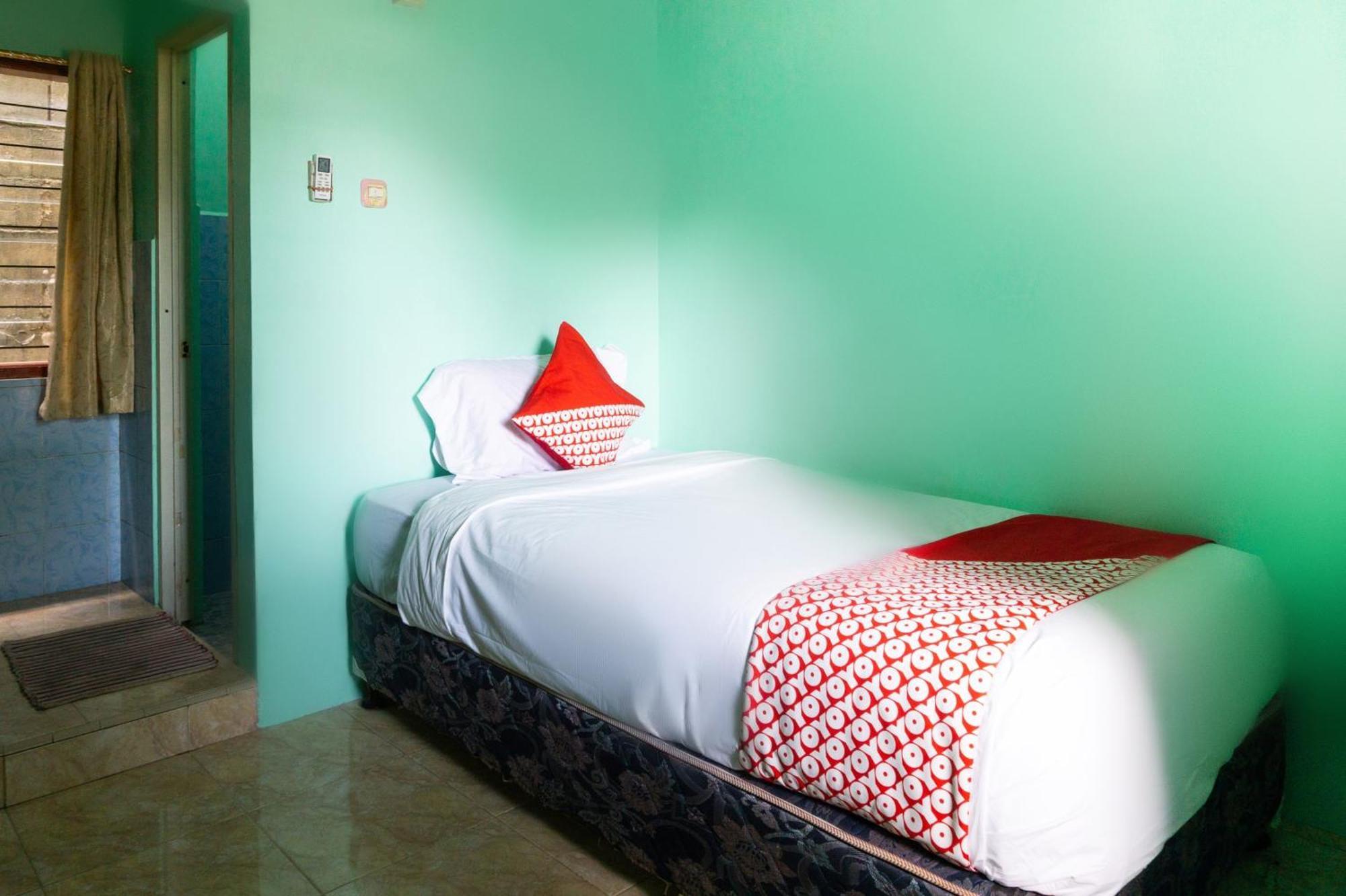 Oyo 3095 Semarapura Homestay Makassar Esterno foto