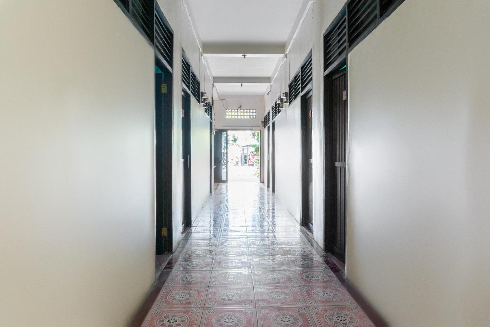 Oyo 3095 Semarapura Homestay Makassar Esterno foto