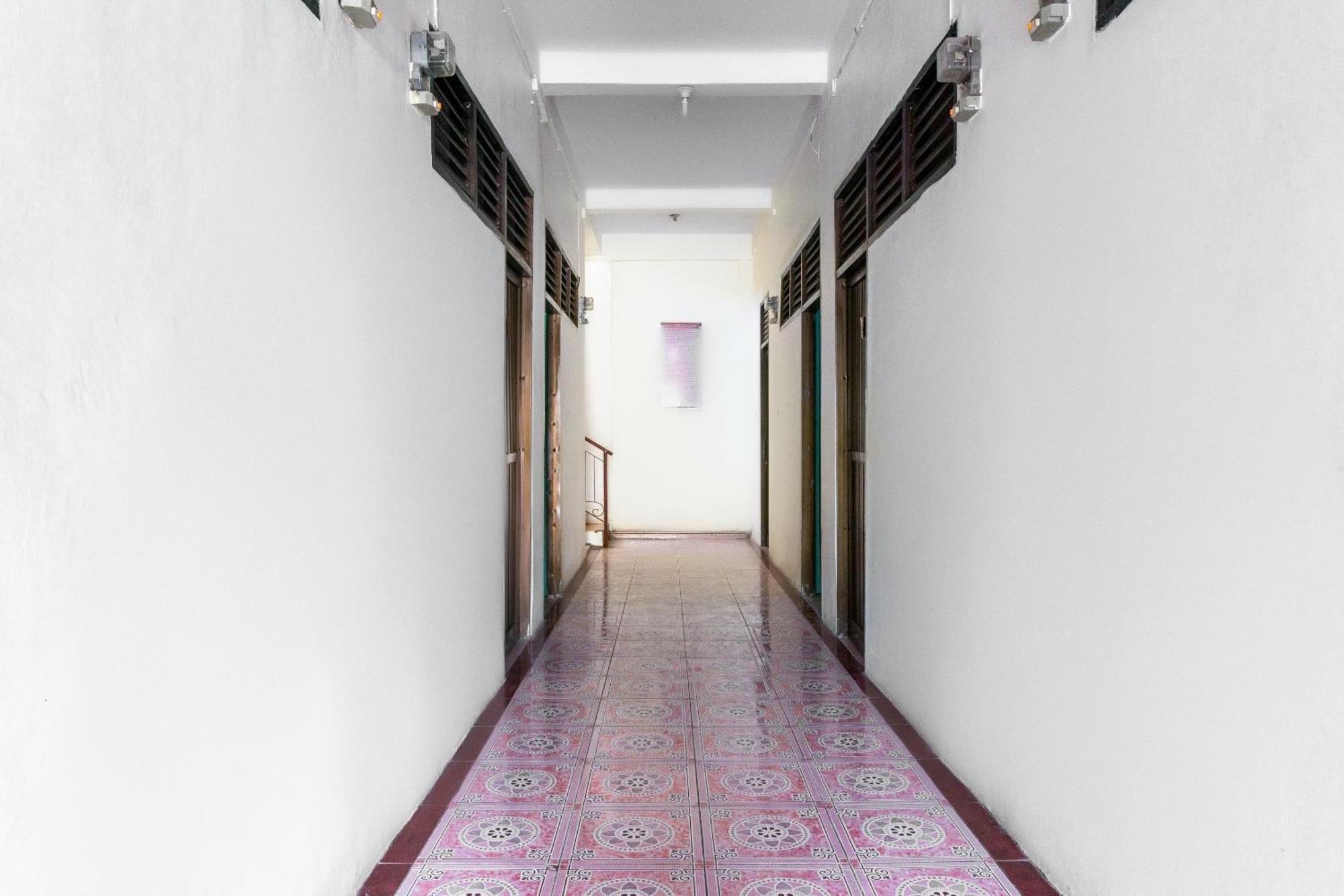Oyo 3095 Semarapura Homestay Makassar Esterno foto