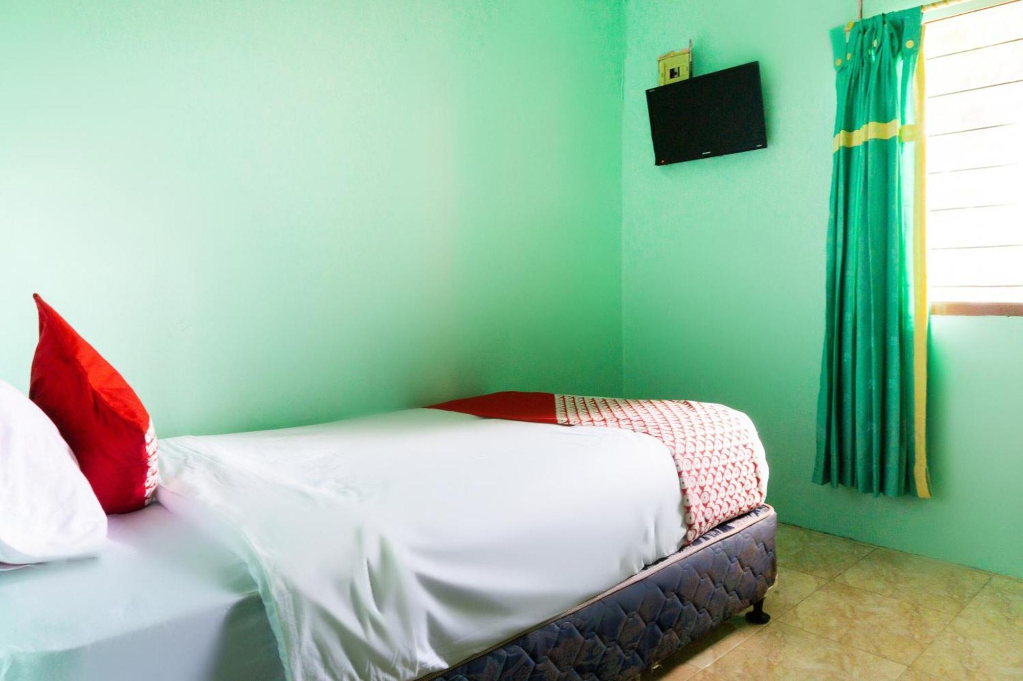Oyo 3095 Semarapura Homestay Makassar Esterno foto