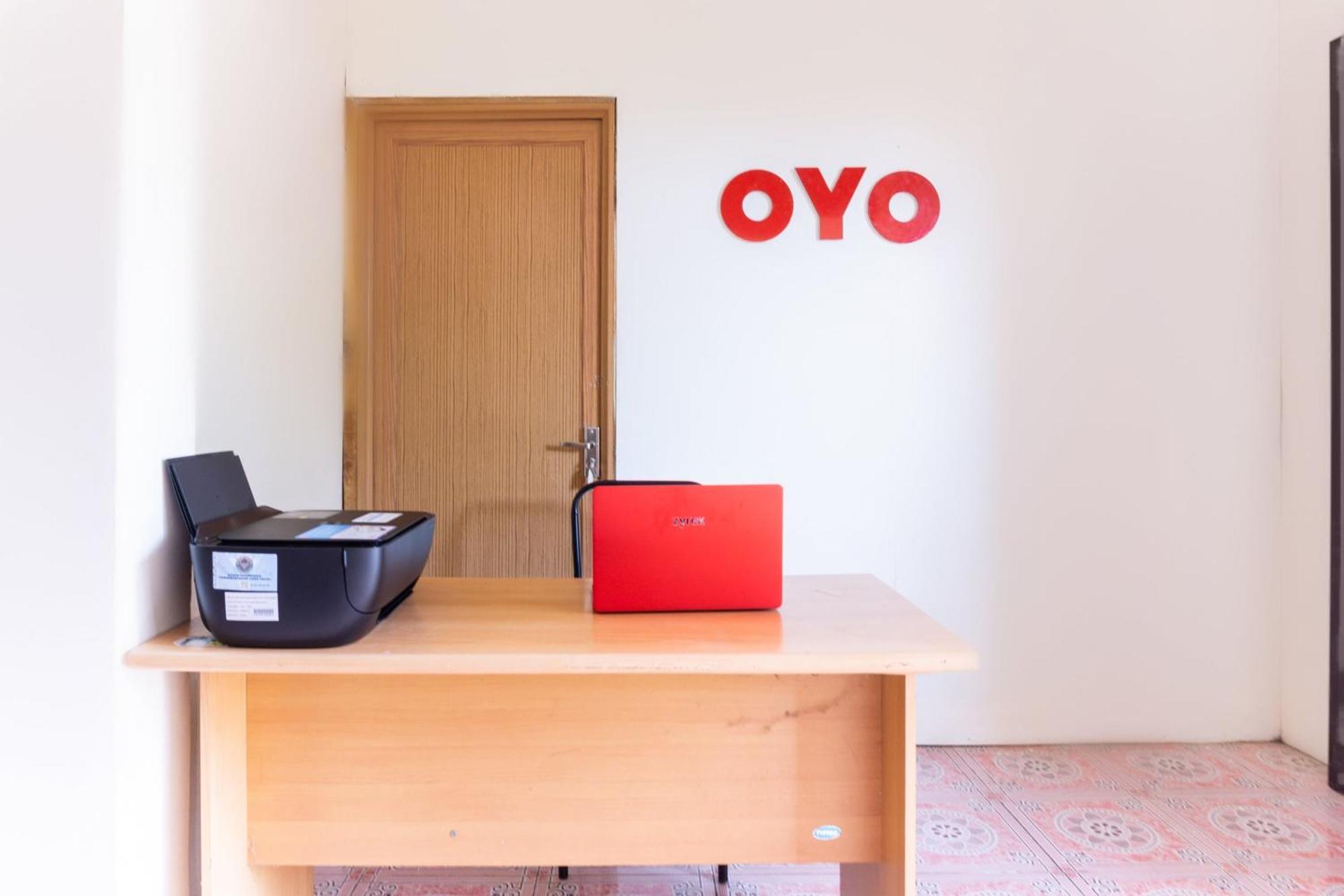 Oyo 3095 Semarapura Homestay Makassar Esterno foto