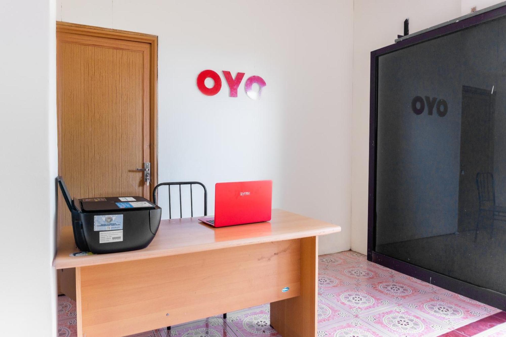 Oyo 3095 Semarapura Homestay Makassar Esterno foto